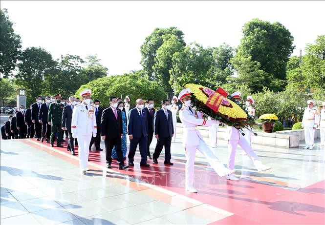 Party, State leaders pay tribute to heroic martyrs